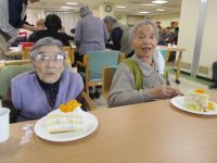 ケーキ食べまーす！