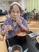年越しそばを食べてよいお年をお迎えください。