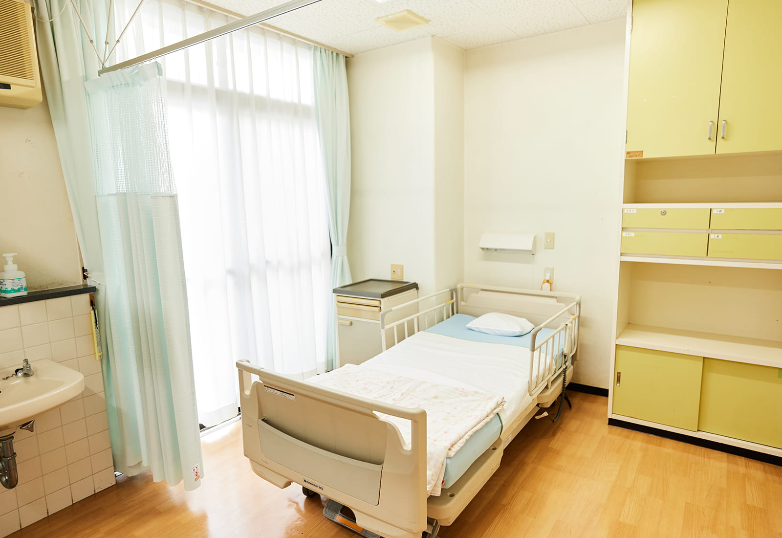 居室（個室または2～4人多床室）